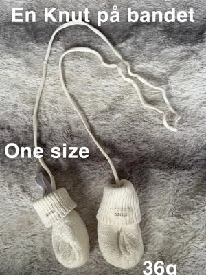 Newbie vantar  - Fint använt skick. En Knut på snöret. Storlek one size men är till mindre barn/bebis 