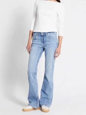 Low boot Jeans - Ett par snygga ljusblå jeans från Lager 157. Jeansen har normal passform och är tillverkade i mjukt jeansmaterial. Skriv för egna bilder/frågor eller intresse!🩷