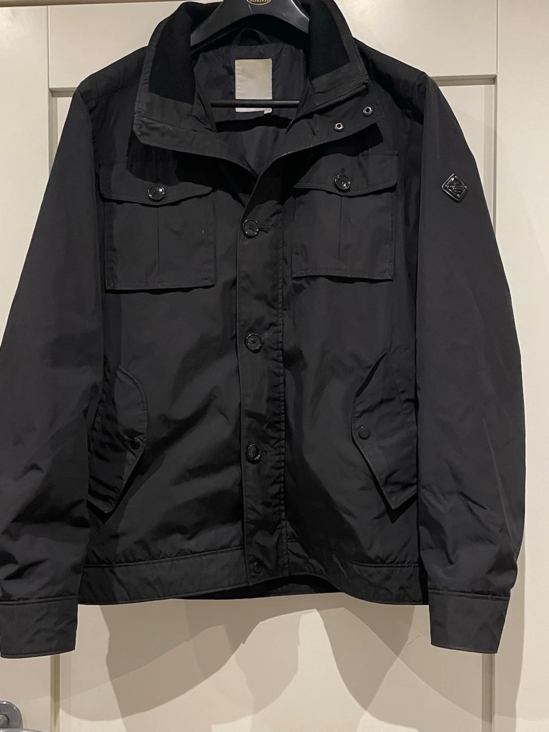 Svart fieldjacket från J.Lindeberg