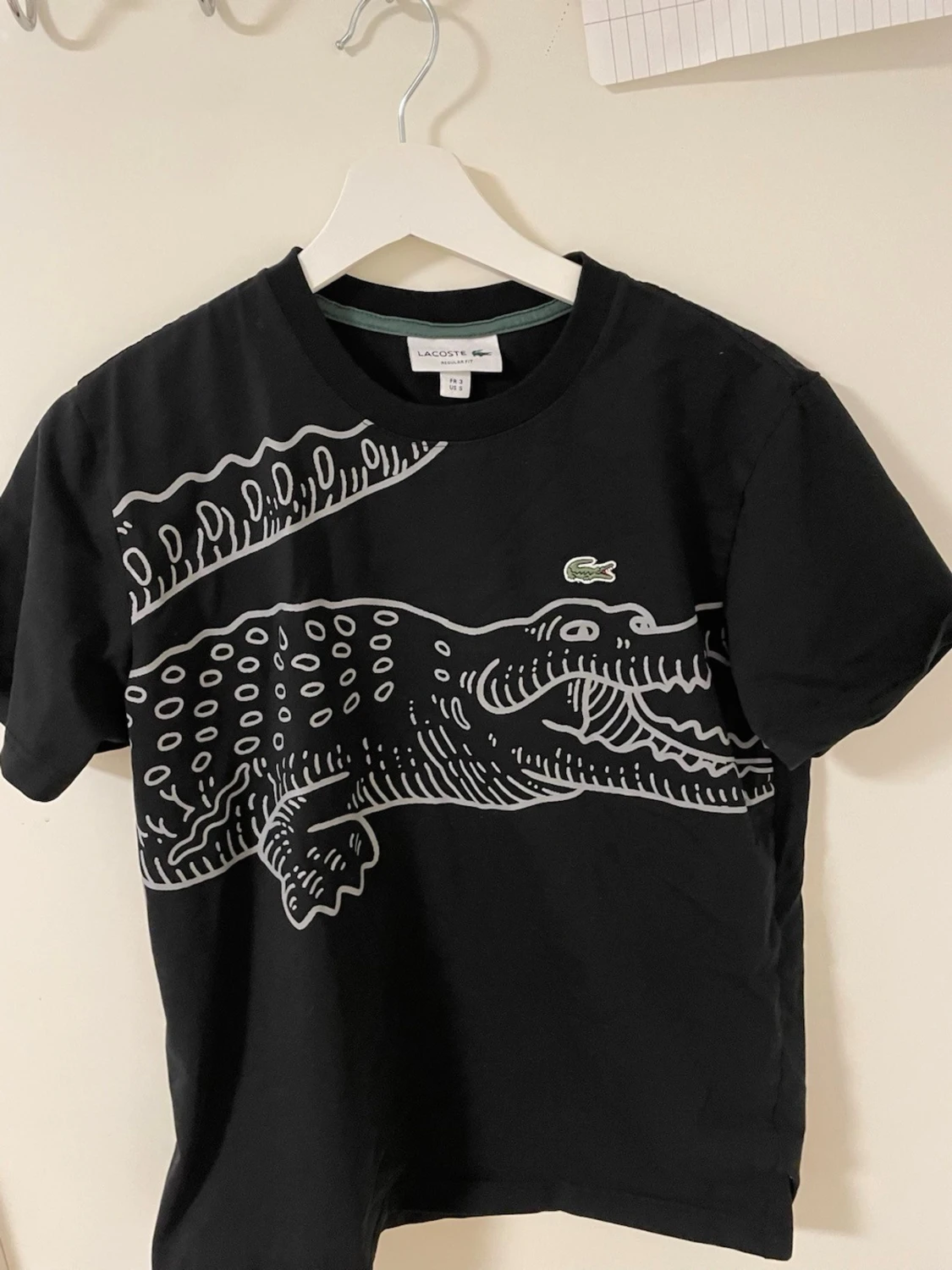 Svart t-shirt med krokodil  Lacoste