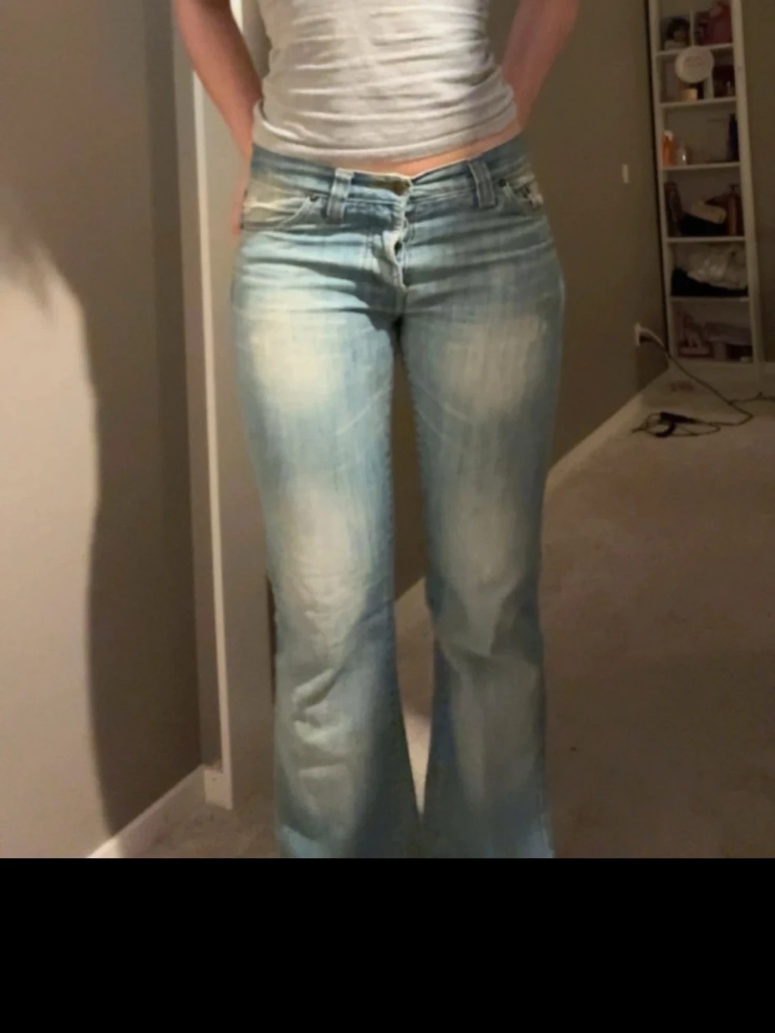 Bootcut ljusblå jeans med slitningar - 1