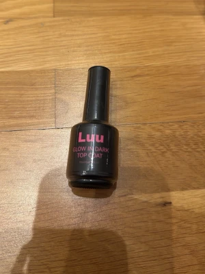 Luu Glow in Dark Top Coat - Glow in dark top coat från Luu nails. Oanvänd. 