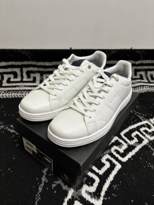 Björn Borg sneakers - Knappt använda Björn Borg sneakers i storlek 42 EU och nästan inga spår på användning. Nypris: 899 kr