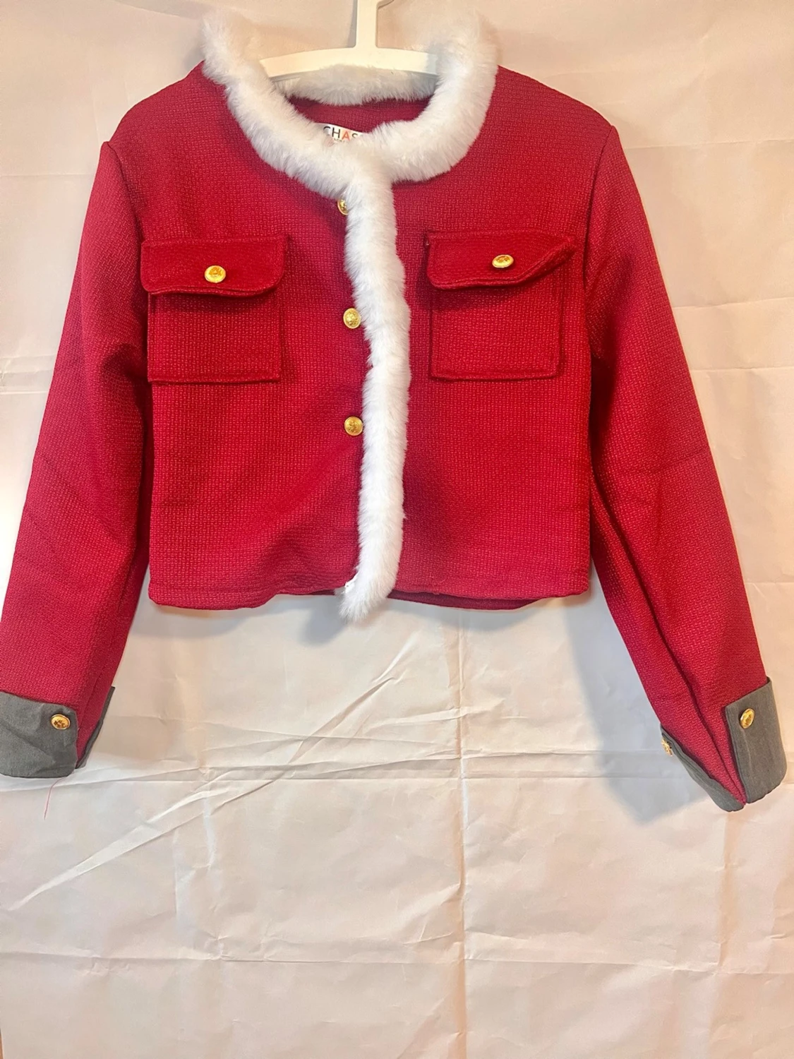 set 2st vinröd jacka  med vit fuskpäls och kjol med bälte midja kedja  - 1