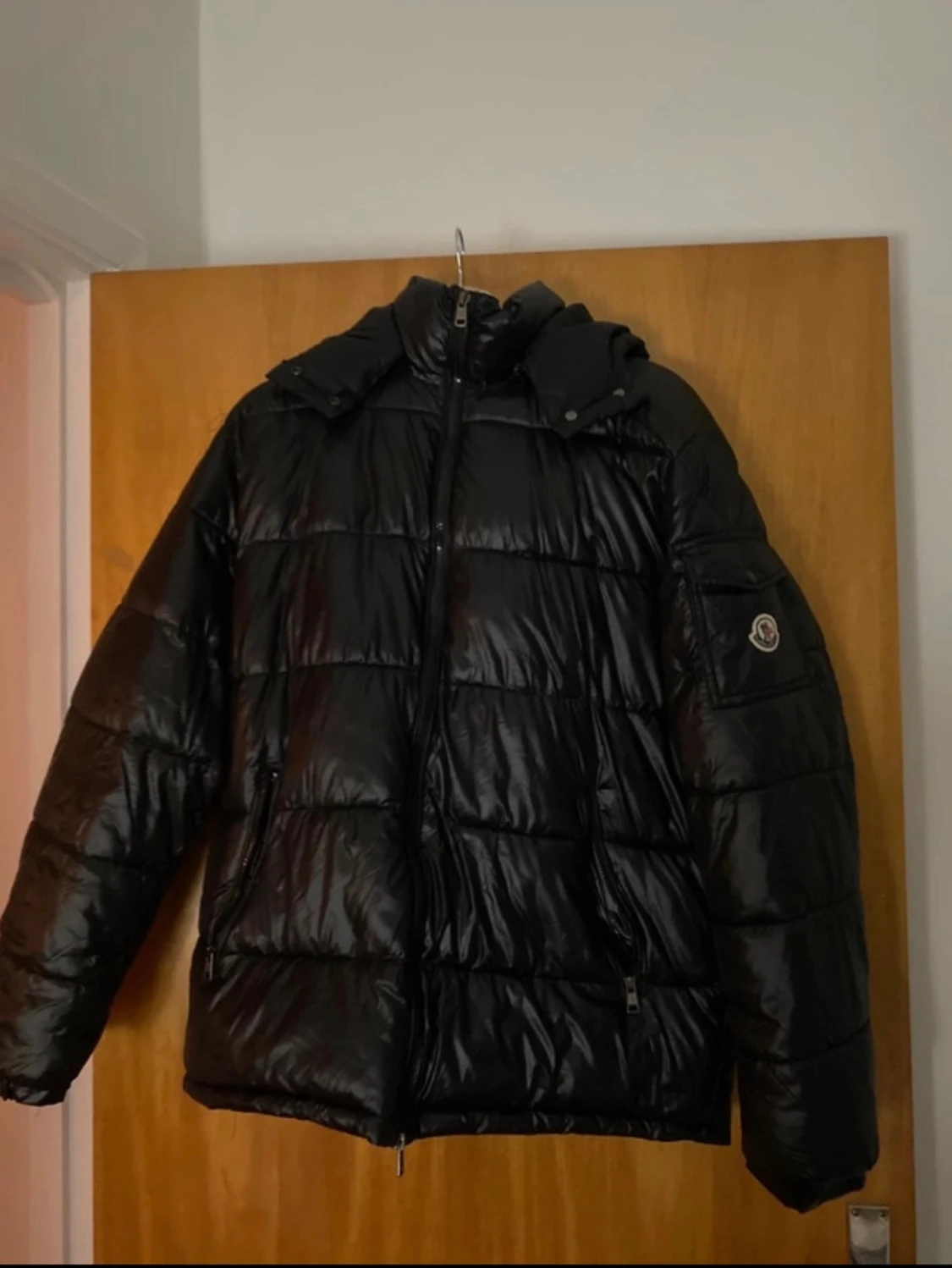 Svart pufferjacka från Moncler
