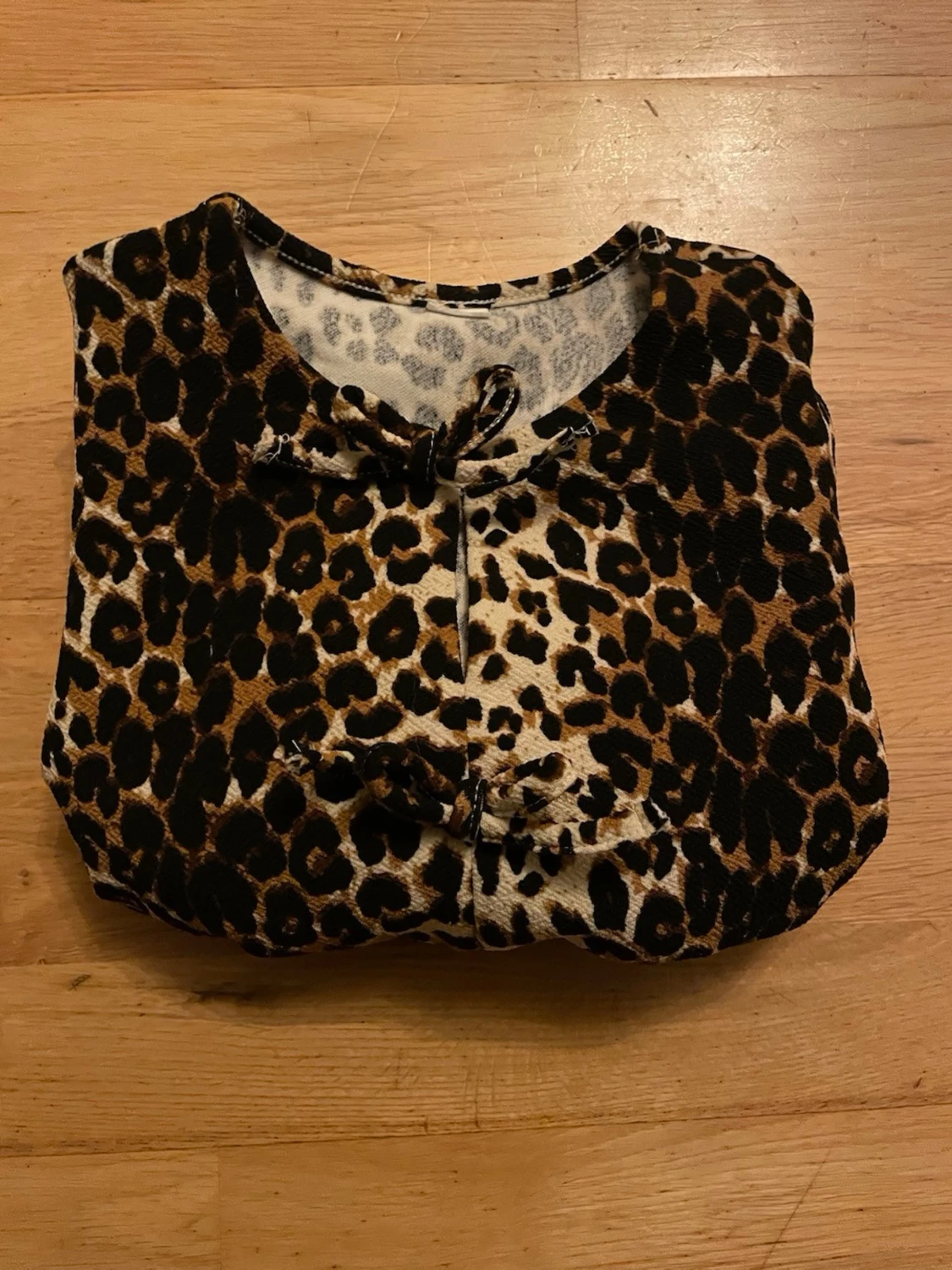 Leopard mönstrad tröja. - 1