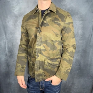 Zadig voltaire jacka - Storlek: S || Skick: Helt ny, aldrig använd || Nypris: Ca 4000 kr || Följ för liknande produkter 🍾🌊