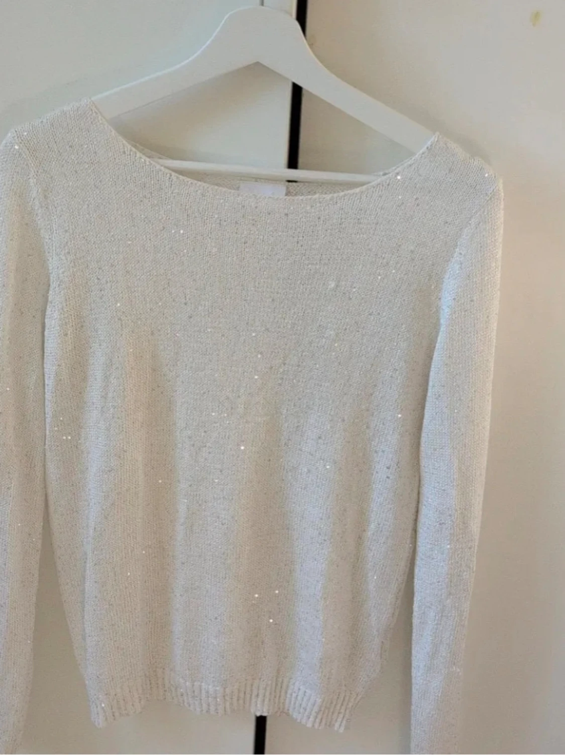Glittrig ljus stickad tröja från Vila