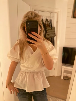 Söt blus från na-kd  - Superfin blus, aldrig använd!!!🙌🏼