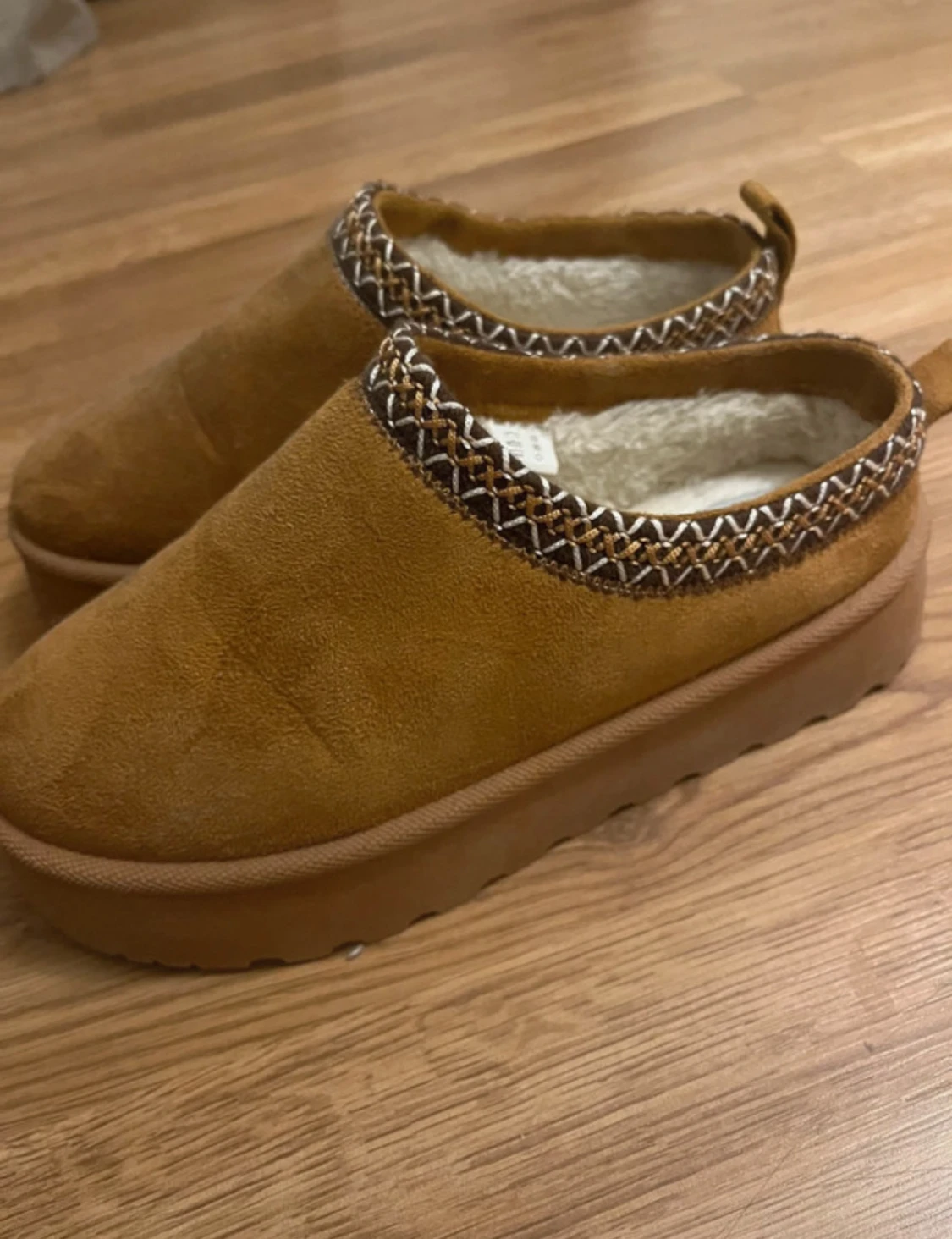 Bruna mockatofflor från casa Mie