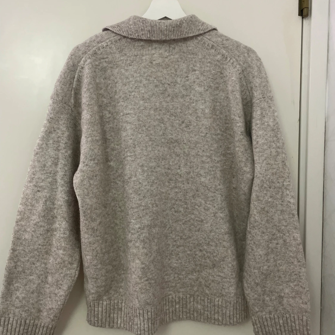 Beige stickad tröja med krage H&M - 2