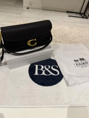 Coach | Black women’s purse - Just as new. Comes with dust bag and also own box. Please send an offer :)