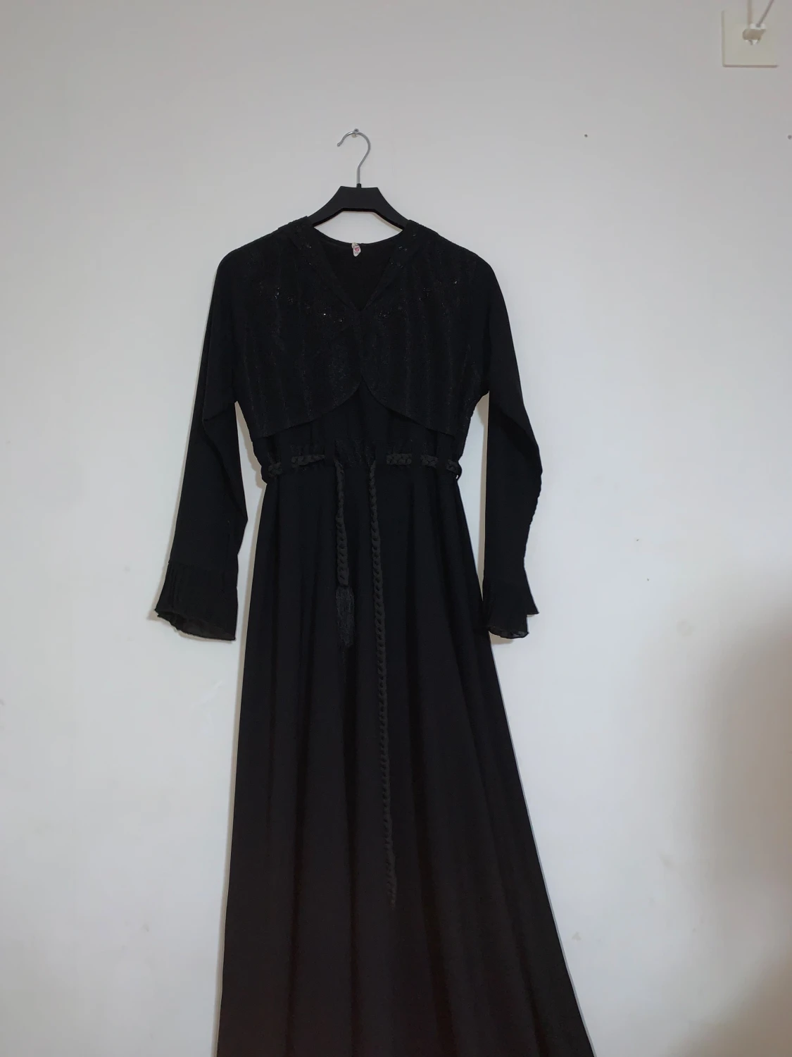 Svart långklänning med snörning - 3