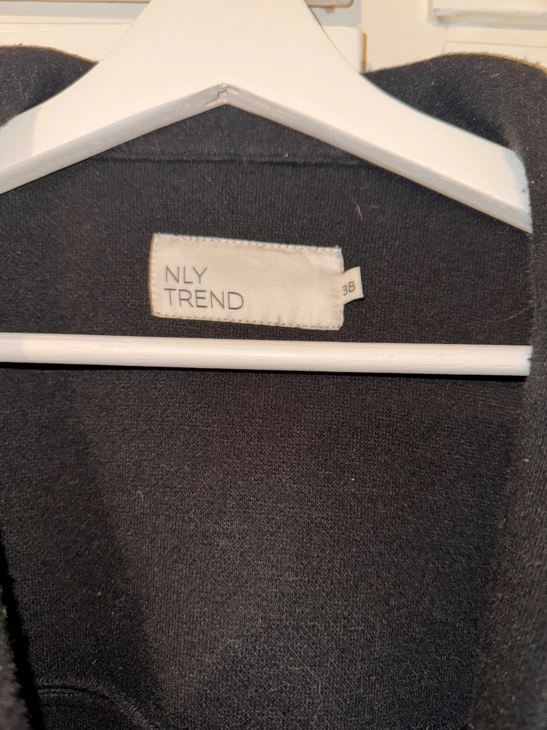 Svart kappa från NLY Trend - 1