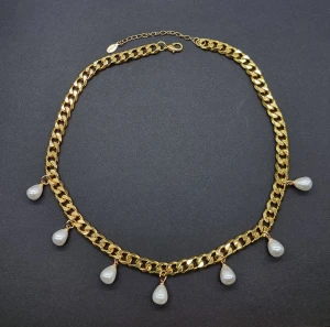 Guldpläterat halsband  - Material- guldpläterat rostfritt stål.  Kedjetjocklek-8mm 