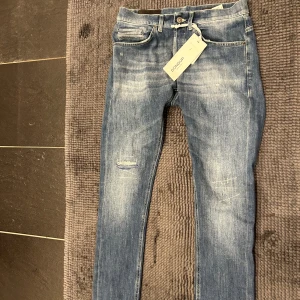 Dondup jeans George (nya) - Storlek 30, tags tillkommer. Helt nya ej använda.  Pris går bara att diskutera vid snabb affär