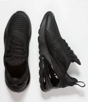  Nike Air 270  - Nike 270. Helt nya aldrig använda. OBS! Det finns även ett till par likadana skor i storleken 44