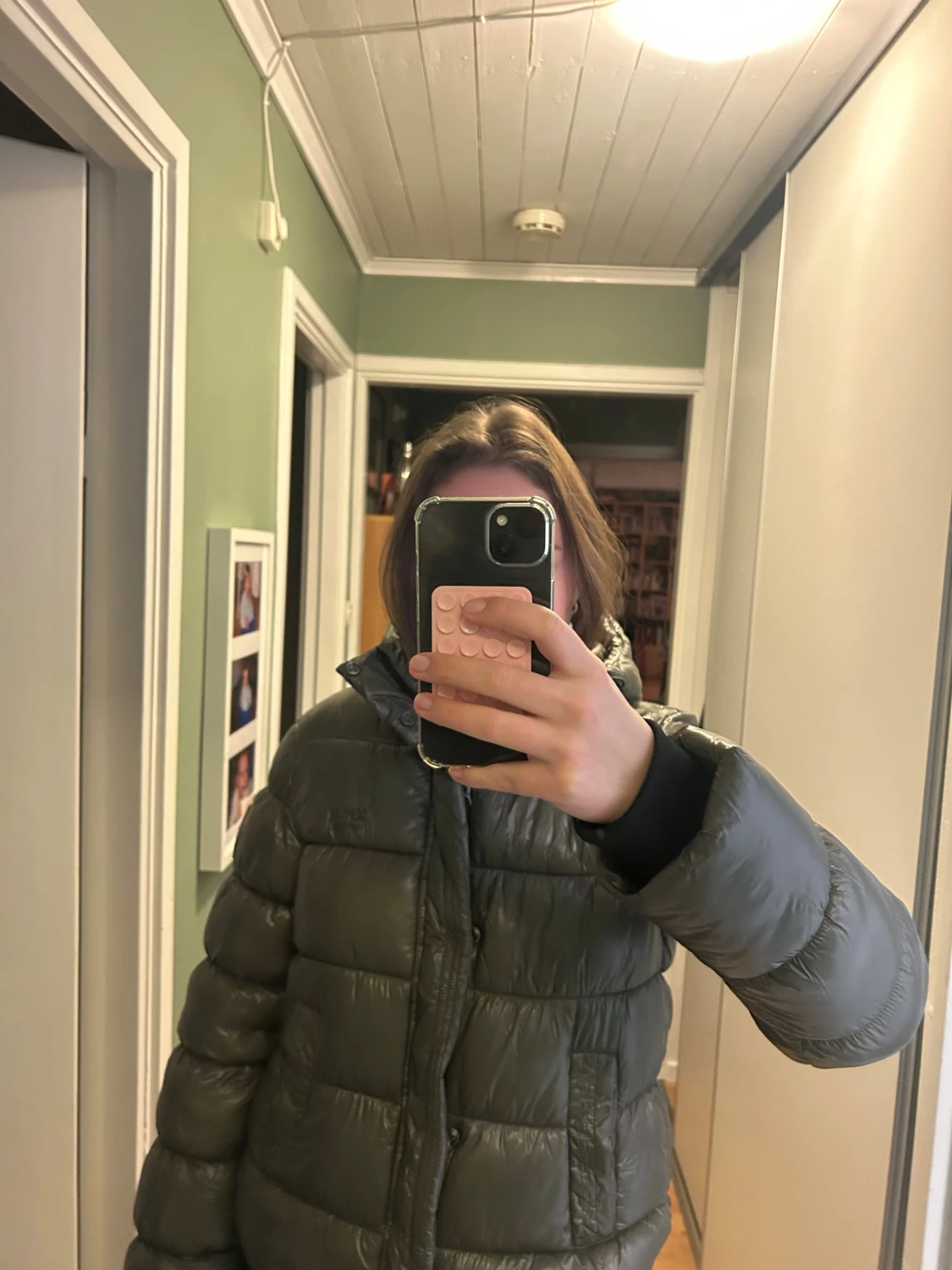 Olivgrön pufferjacka med huva - 5