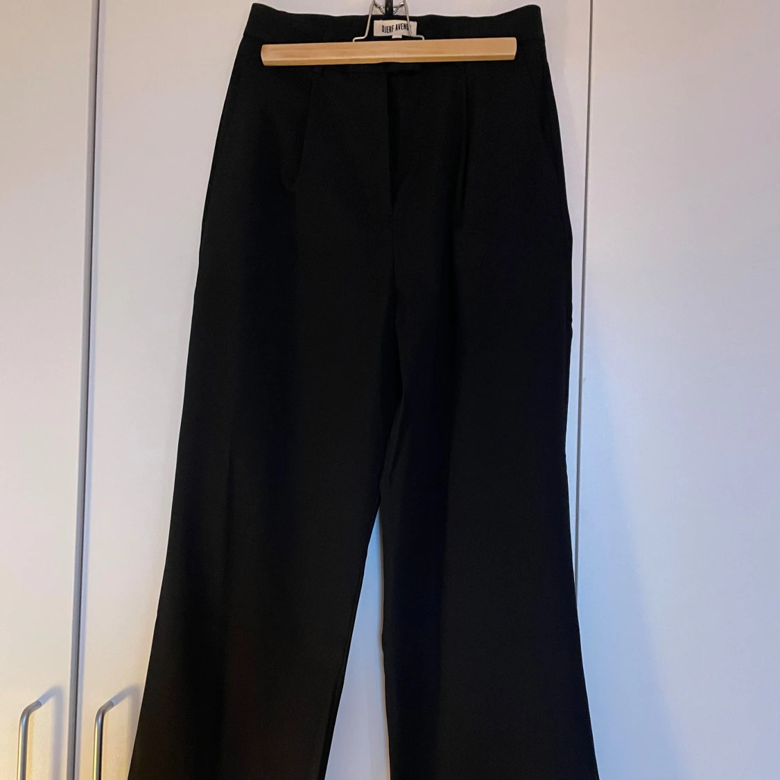 Djerf Avenue kostymbyxor (S)