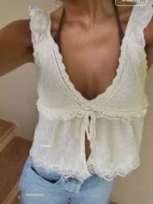 Populär topp - Säljer topp🤍uppsydda ärmar för att passa S