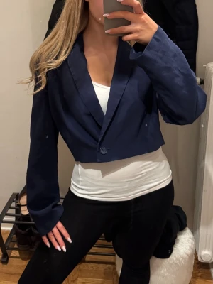 Kavaj - Croppad kavaj från gina💕