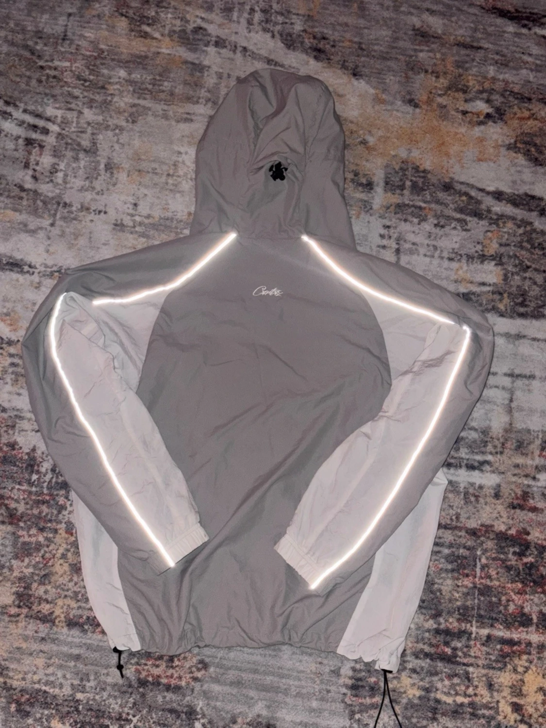 Grå Corteiz vindjacka med huva - 2