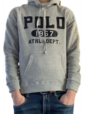 Ralph Lauren hoodie - Knappt använd, inga defekter Storlek M, lite liten i storlek Jag på bild är 180cm och den passar mig bra Priset är inte hugget i sten
