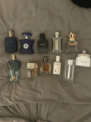 Säljer parfymer - Säljer flertal goda parfymer bara höra av sig vilken du vill ha så kommer vi fram till ett pris. Säljer för intresset för parfymer är borta.!!! Öppen för byten