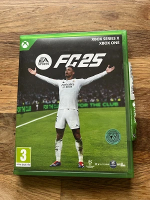 EA Sports FC 25  - Säljer spelet EA Sports FC 25 till Xbox Series X och Xbox One. Knappt spelat på, skivan är helt i nyskick. 
