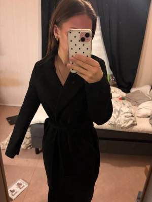 Vero Moda lång kappa  - Mycket fin och håller värme extremt bra! 