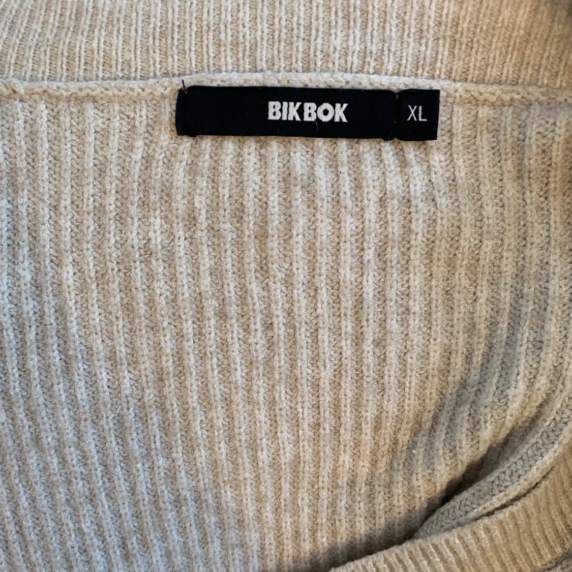 Beige ribbad kofta från Bik Bok - 2