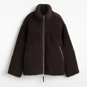 Brun teddyjacka  - Brun teddyjacka från hm! Prislappen kvar