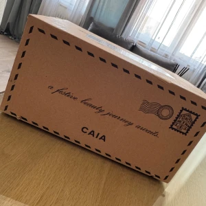 CAIA ADVENTSKALENDER OÖPPNAD - Kommer i orginalkartongen oöppnad samt kvitto om så önskas.