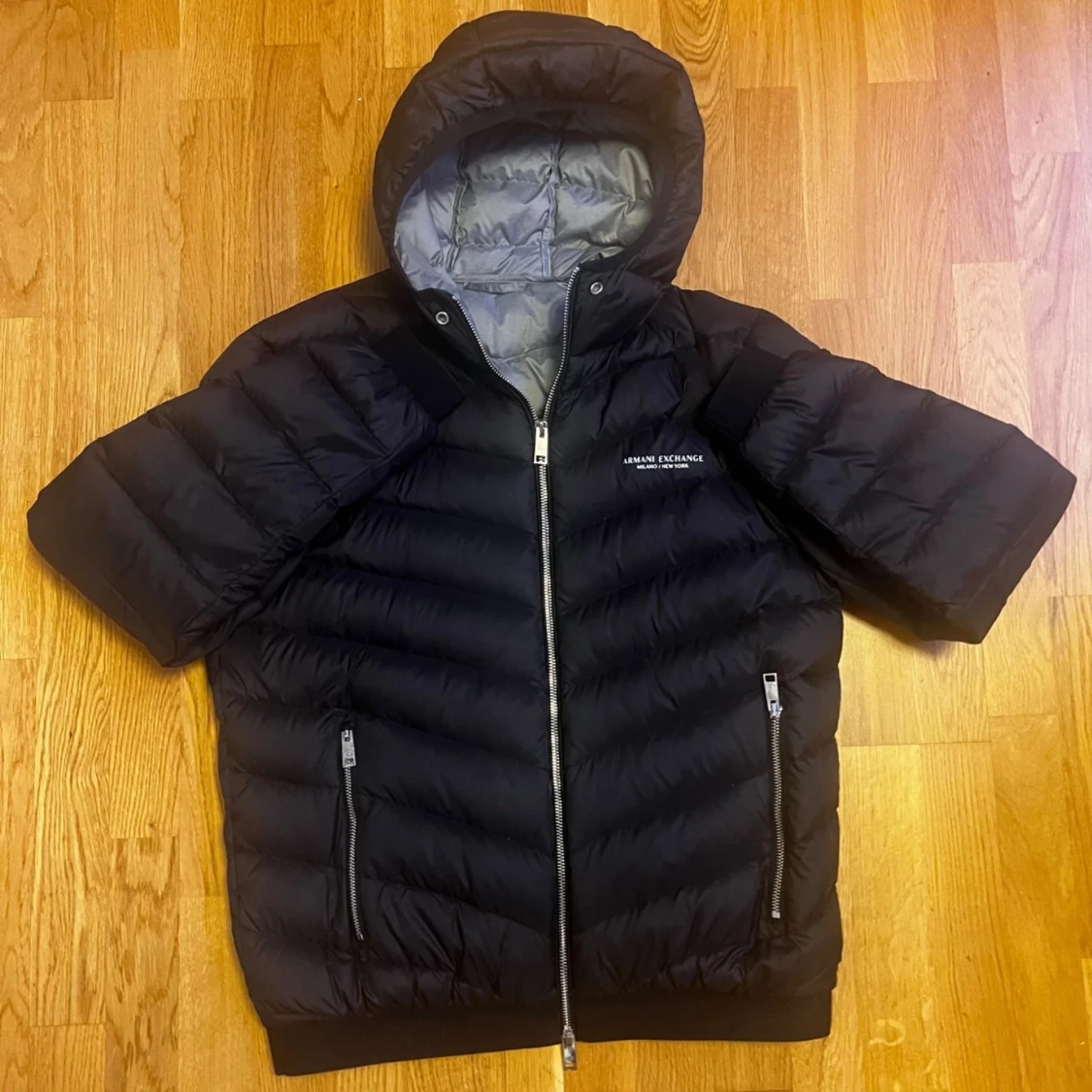 Svart dunjacka från Armani Exchange