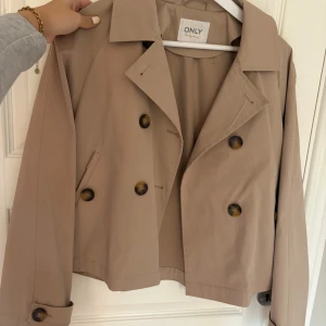 Trenchcoat  - Snygg trenchcoat i superfint skick !