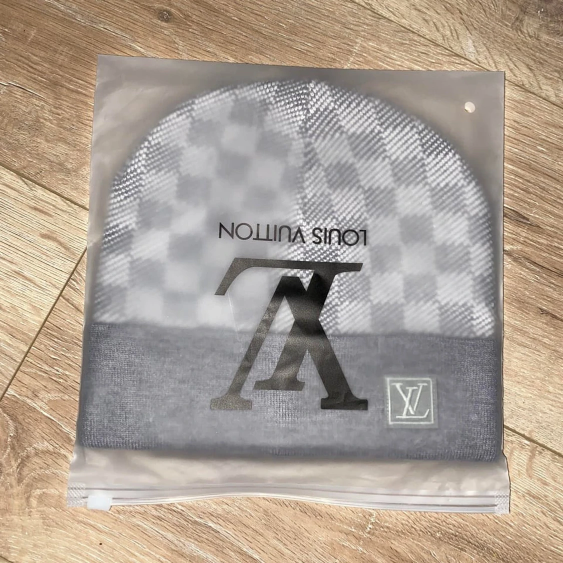 Grå rutig mössa  - 2