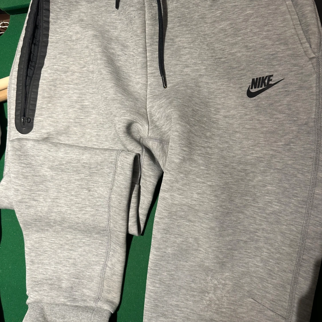 Grått Nike Tech juniorstorlek L/XL  - 2
