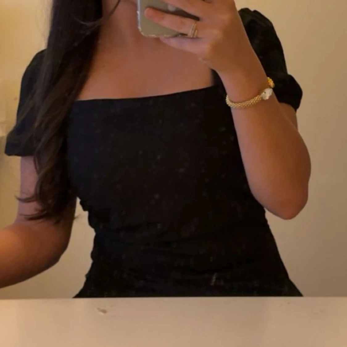 Svart kort puffärmad blus 