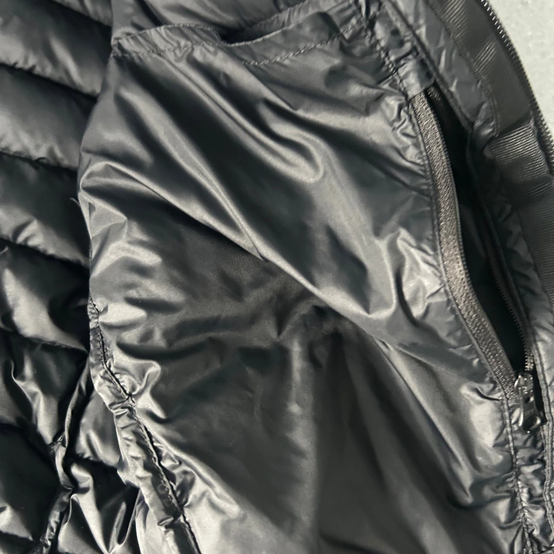 Svart dunjacka Peak Performance - 2