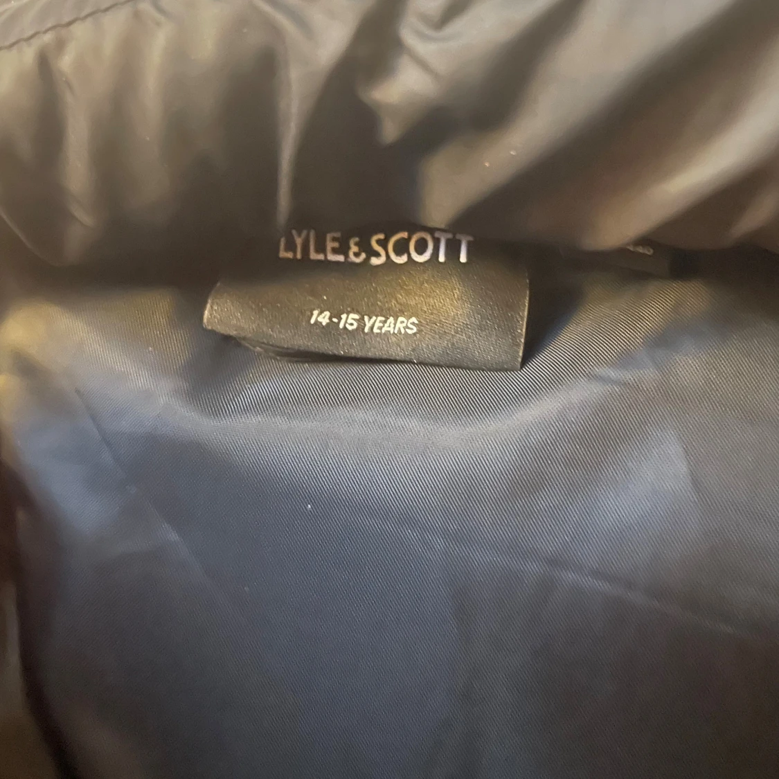 Svart dunväst från Lyle & Scott - 1