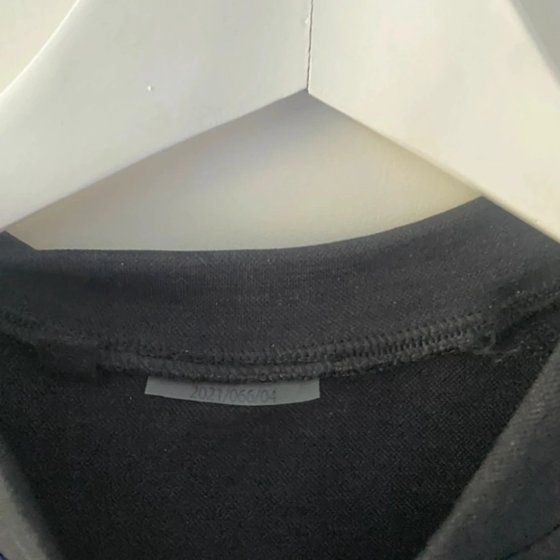 Svart långärmad tröja med tumhål - 3