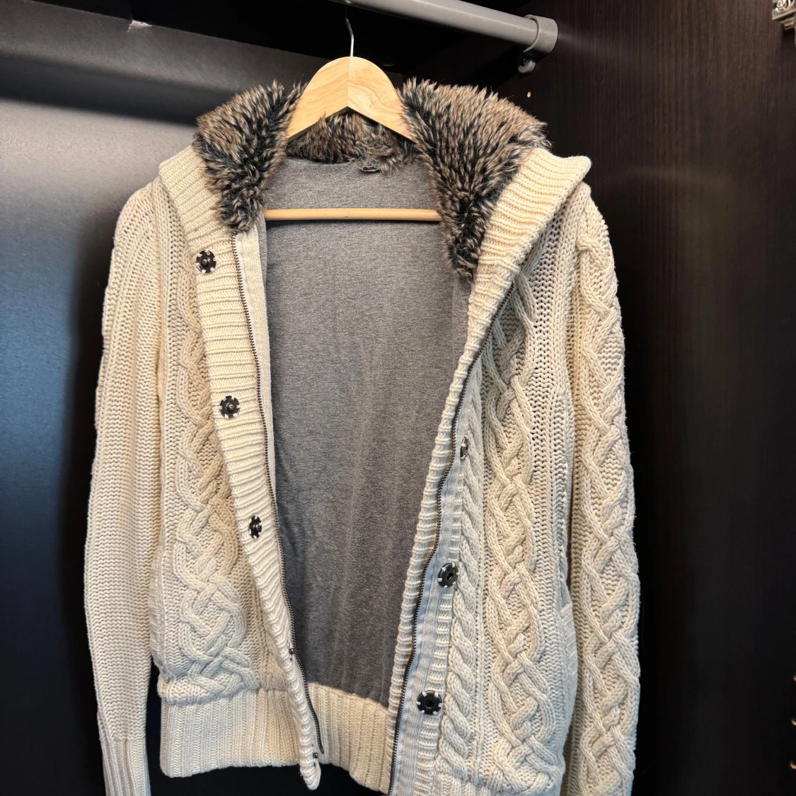 Vit stickad kofta - 1