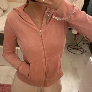 Vintage juicy kofta - Mysig rosa kofta från juicy counture! I bra skick!