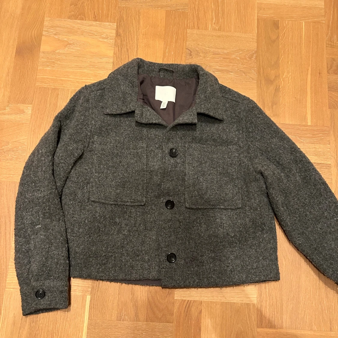 Grå kort jacka från H&M