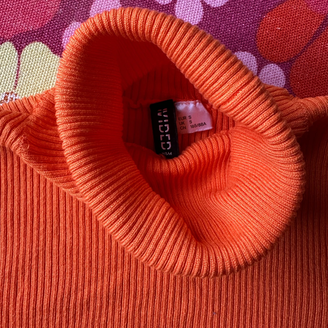 Ribbad orange polotröja - 1
