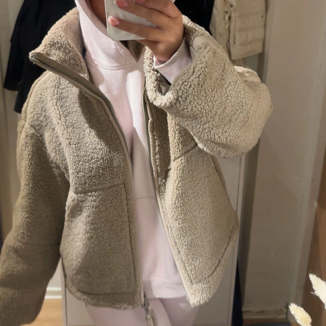 Beige teddyjacka med dragkedja