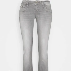 ‼️SÖKER ‼️ DESSA BYXOR  - hejj!!! söker dessa byxor i storlek 25/34, färgen grå. hör av er om ni vill sälja!! 