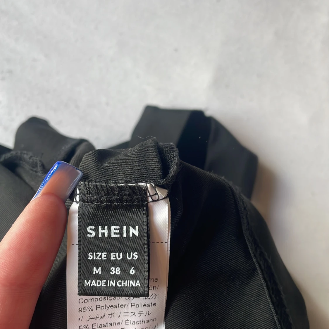 Svart topp från SHEIN - 2