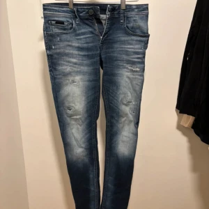Antony Morato Jeans - Snygga Antony Morato jeans. Slil fit i storlek W31 men passar även 30. Nypris 1399kr mitt pris 399kr. Kontakta innan köp🤩
