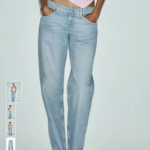 Ljusblå Zara jeans - Straight lågmidjade Zara jeans i ljusblå. Jätte fint skick!